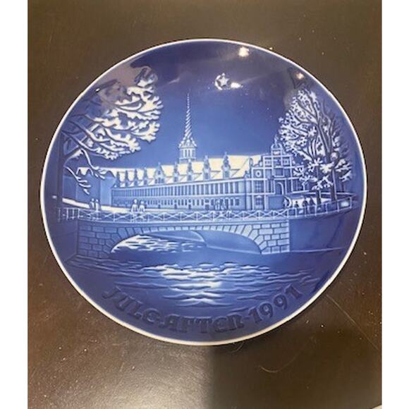 1982 Bing and Grandahl Copenhagen Stock Exchange  Plate, 7 1/8" - Picture 1 of 2